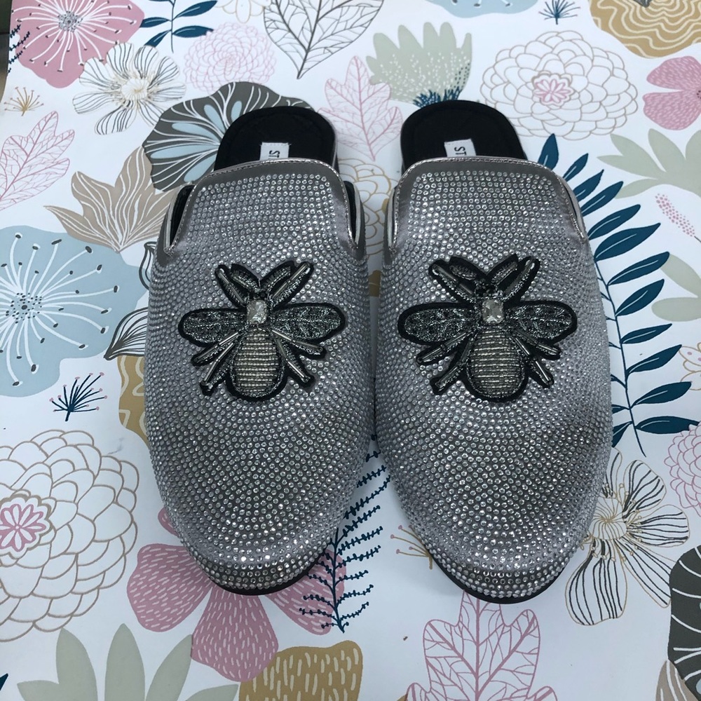 NWT 🏷 🐝 Loafers